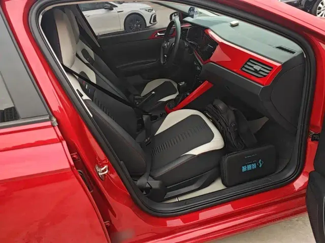 Volkswagen Polo — Фото автомобиля 24
