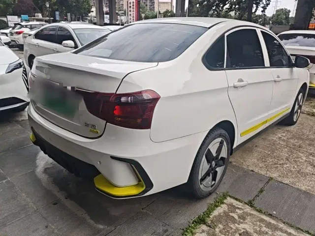 Dongfeng Fengshen E70 — Фото автомобиля 6