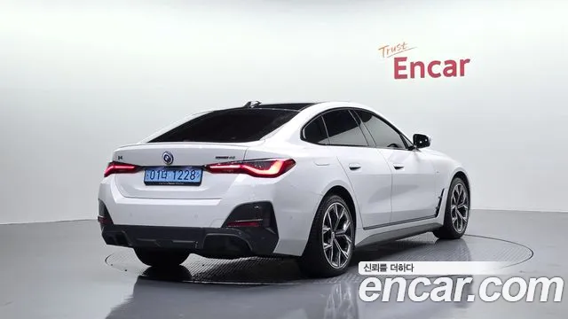 BMW i4 — Фото автомобиля 2
