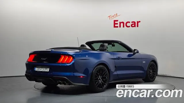 Ford Mustang — Фото автомобиля 2