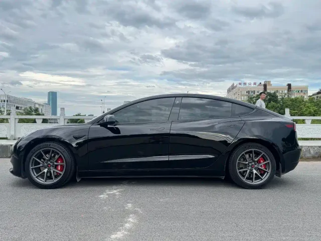 Tesla Model 3 — Фото автомобиля 14