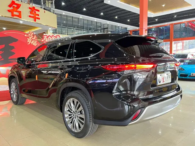 Toyota Highlander — Фото автомобиля 5