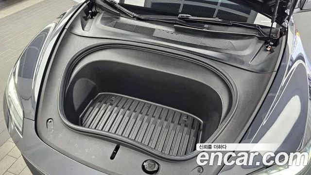Tesla Model 3 — Фото автомобиля 9