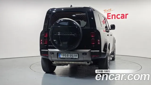 Land Rover Defender Defender (L663) 110 P300 X-Dynamic SE — Фото автомобиля 4