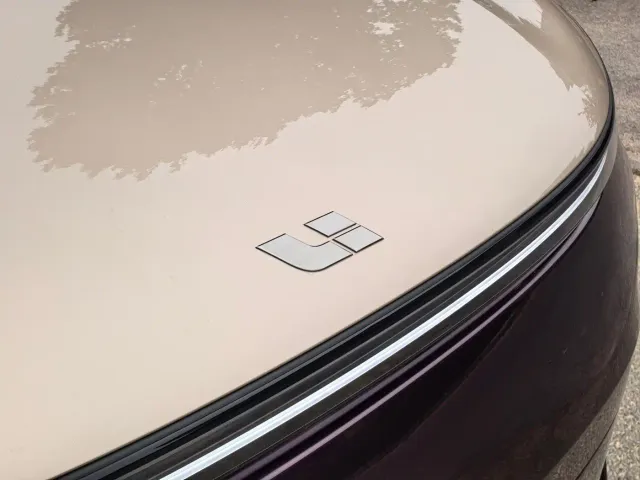 Li Auto L9 — Фото автомобиля 13