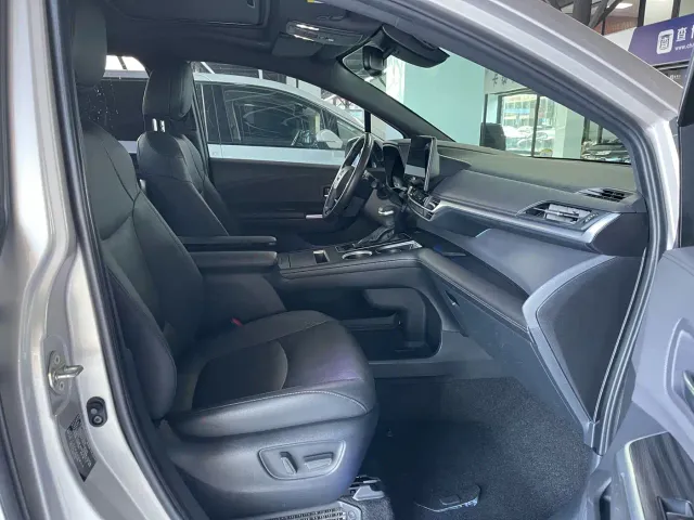 Toyota Sienna — Фото автомобиля 13