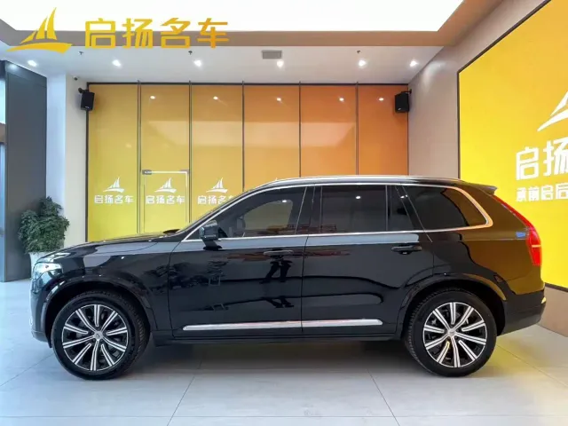 Volvo XC90 — Фото автомобиля 3