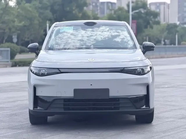 Leapmotor C10 — Фото автомобиля 2