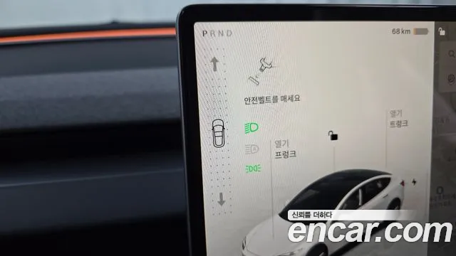 Tesla Model 3 — Фото автомобиля 12