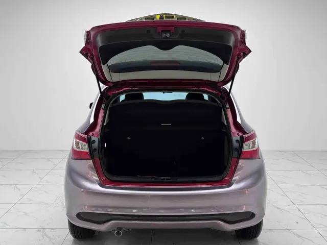 Nissan Tiida — Фото автомобиля 9