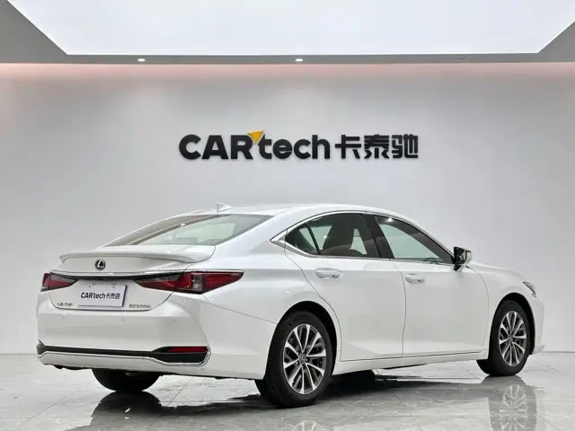 Lexus ES — Фото автомобиля 5