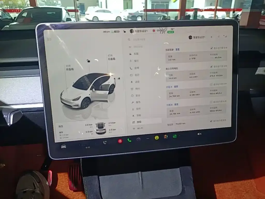 Tesla Model Y 2024 Rear-Wheel Drive Version — Фото автомобиля 11