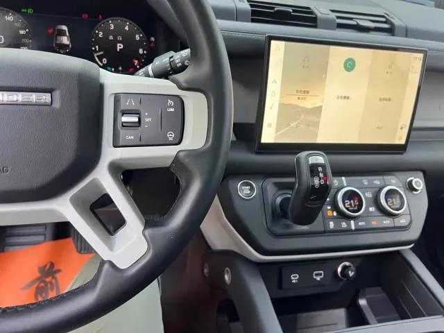 Land Rover Defender — Фото автомобиля 15