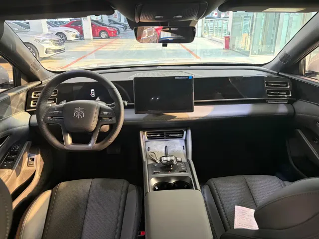 BYD Qin L — Фото автомобиля 8