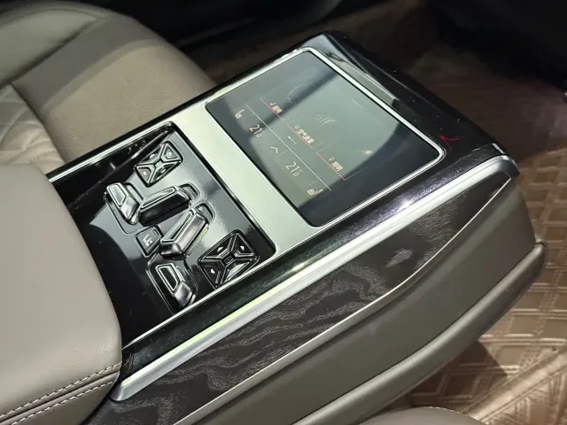Audi A8 — Фото автомобиля 11