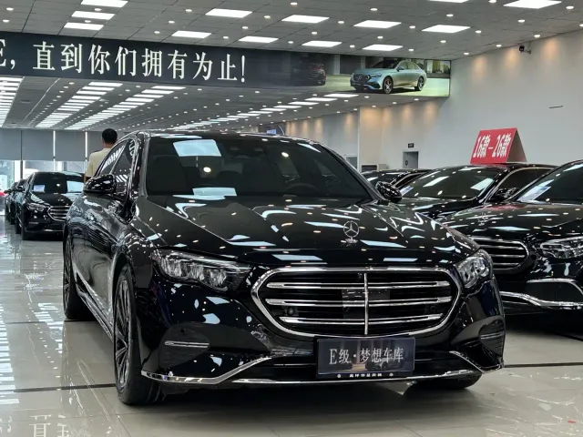 Mercedes-Benz E-Class — Фото автомобиля 2
