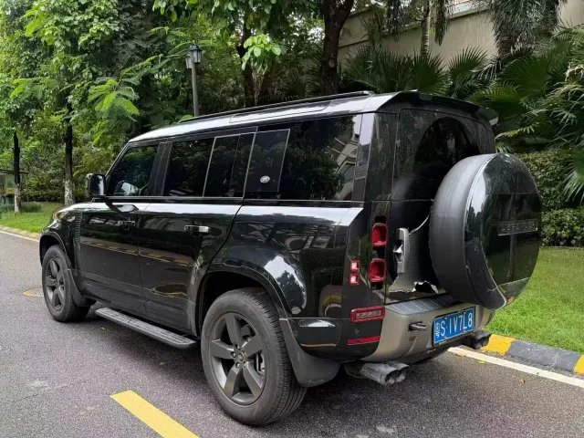 Land Rover Defender — Фото автомобиля 6
