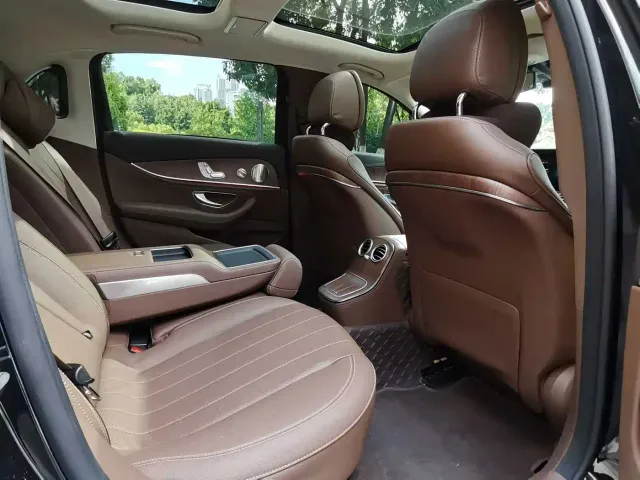 Mercedes-Benz E-Class — Фото автомобиля 12