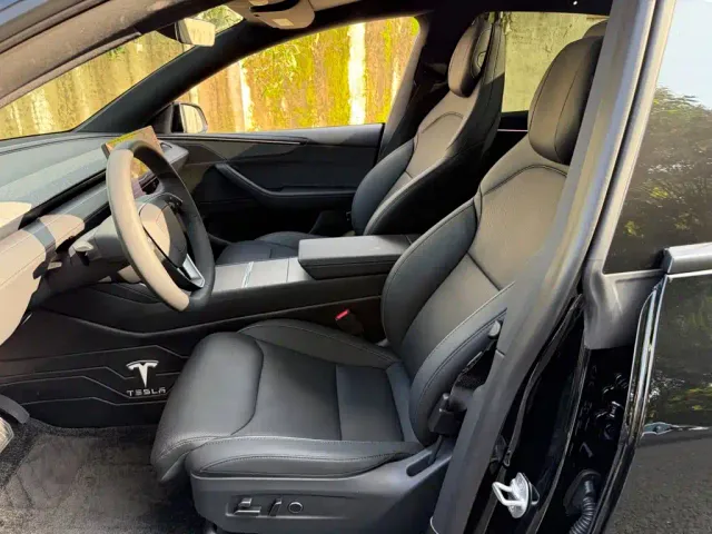 Tesla Model Y — Фото автомобиля 8