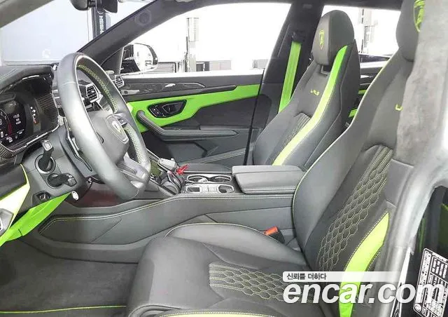 Lamborghini Urus — Фото автомобиля 8