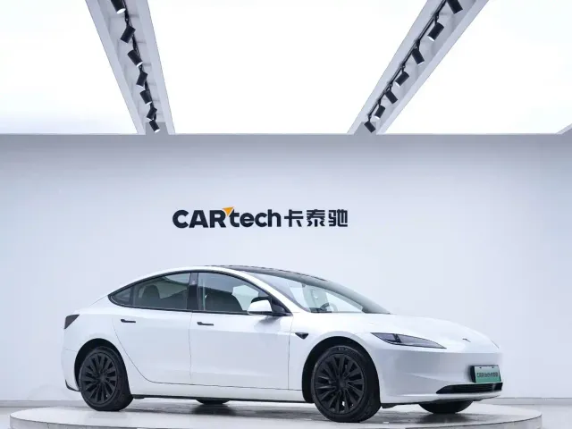 Tesla Model 3 — Фото автомобиля 3