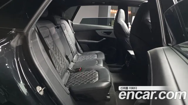 Audi Q8 55 TFSI quattro Premium — Фото автомобиля 12