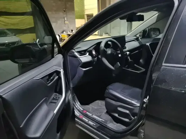 Toyota RAV4 — Фото автомобиля 18