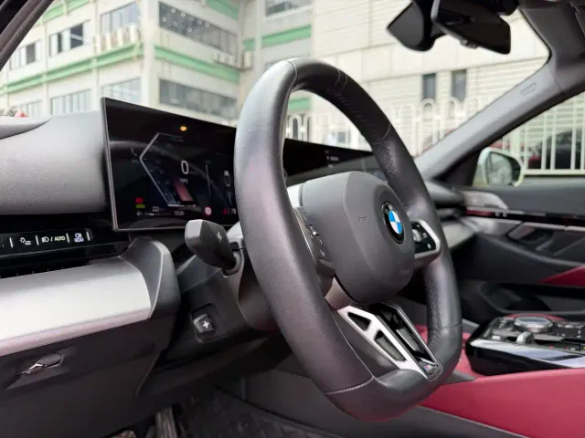 BMW 5 Series — Фото автомобиля 17