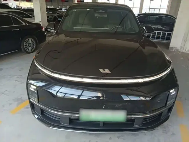Li Auto L8 — Фото автомобиля 2