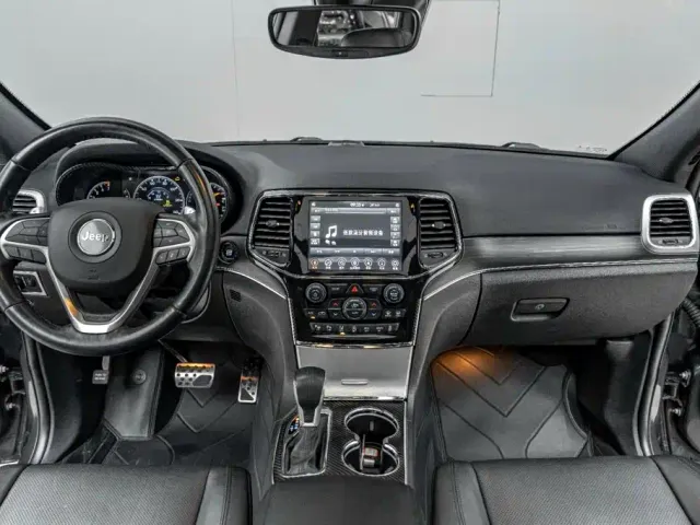 Jeep Grand Cherokee — Фото автомобиля 29