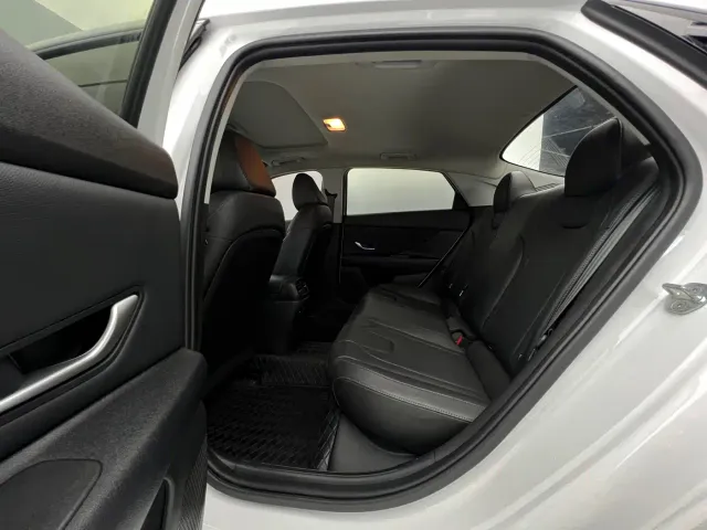 Hyundai Elantra — Фото автомобиля 14