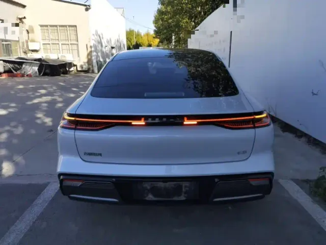Geely Galaxy E8 — Фото автомобиля 5