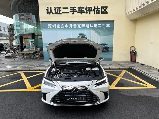 Lexus ES — Фото автомобиля 5