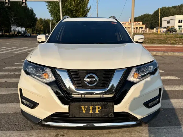 Nissan X-Trail — Фото автомобиля 2