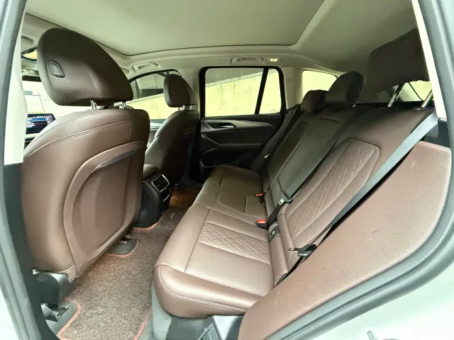 BMW iX3 — Фото автомобиля 6