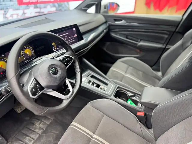 Volkswagen Golf — Фото автомобиля 10