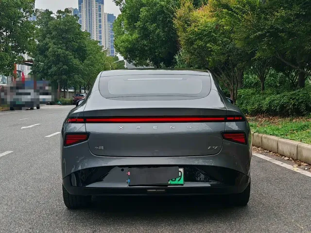 Xpeng P7 — Фото автомобиля 5