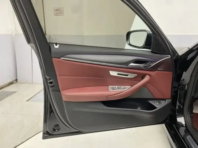 BMW 5 Series — Фото автомобиля 27