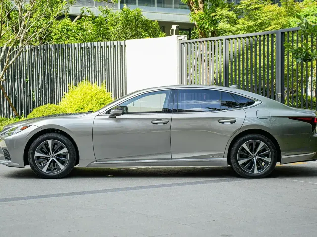 Lexus LS — Фото автомобиля 7