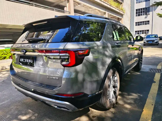 Ford Explorer — Фото автомобиля 10
