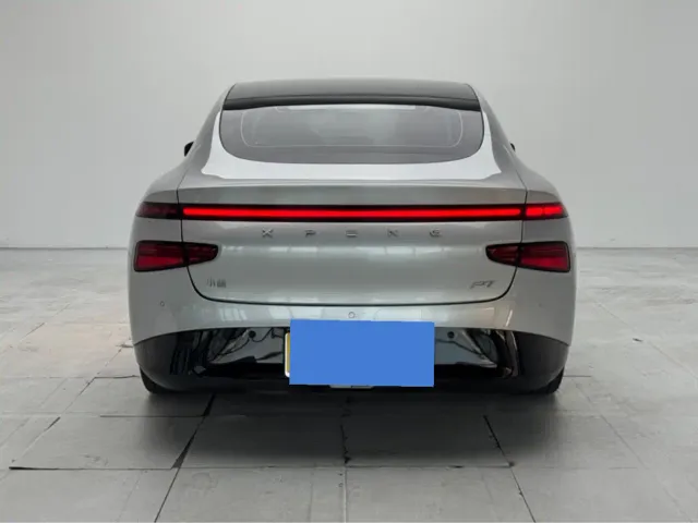 Xpeng P7 — Фото автомобиля 4