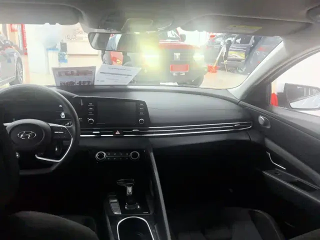 Hyundai Elantra — Фото автомобиля 18
