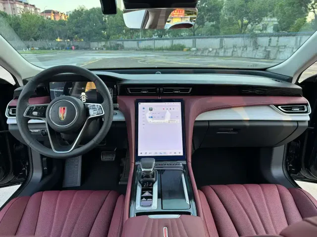 Hongqi Hongqi H5 2025 1.5T DCT Flag Rhythm 500,000 Units Memorial Edition — Фото автомобиля 3