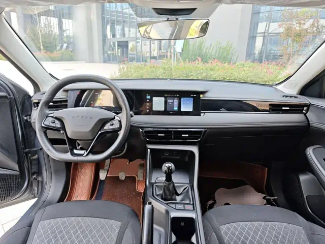 Roewe i5 — Фото автомобиля 9