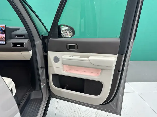 Li Auto MEGA — Фото автомобиля 28