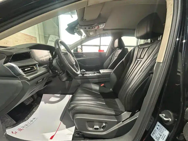 Hongqi H5 — Фото автомобиля 9