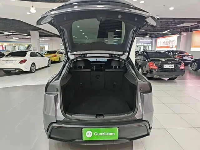Tesla Model Y — Фото автомобиля 18