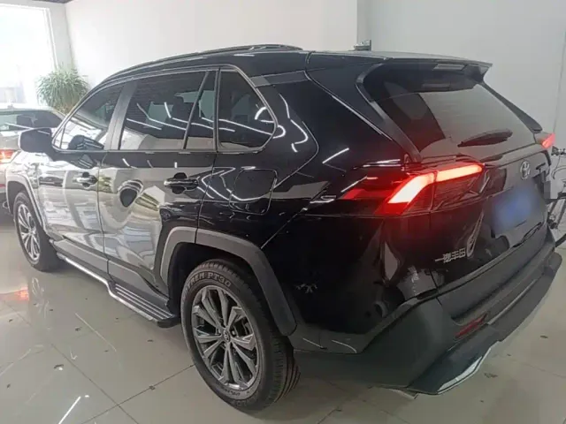 Toyota RAV4 — Фото автомобиля 4