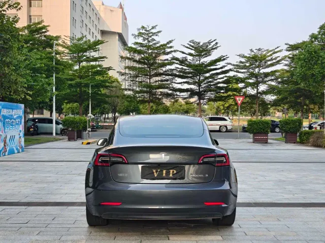 Tesla Model 3 — Фото автомобиля 14