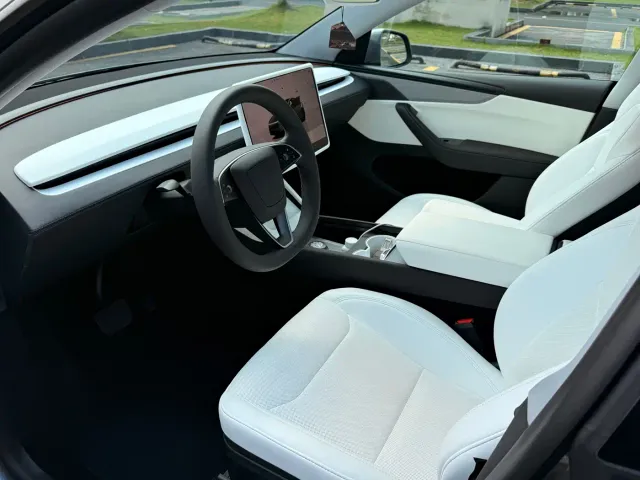 Tesla Model Y — Фото автомобиля 8